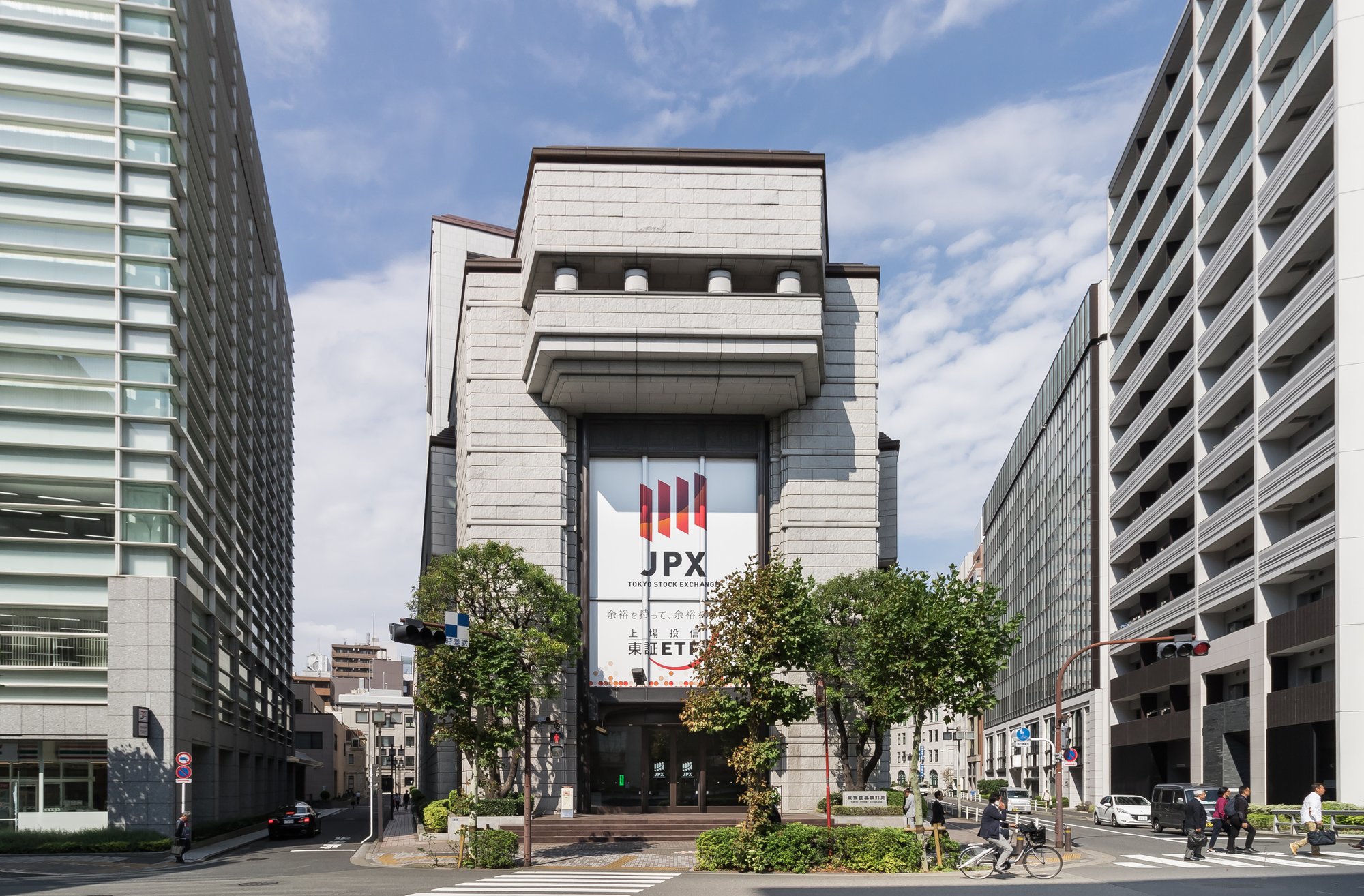 Tokyo_Stock_Exchange_Main_Building_(1988)